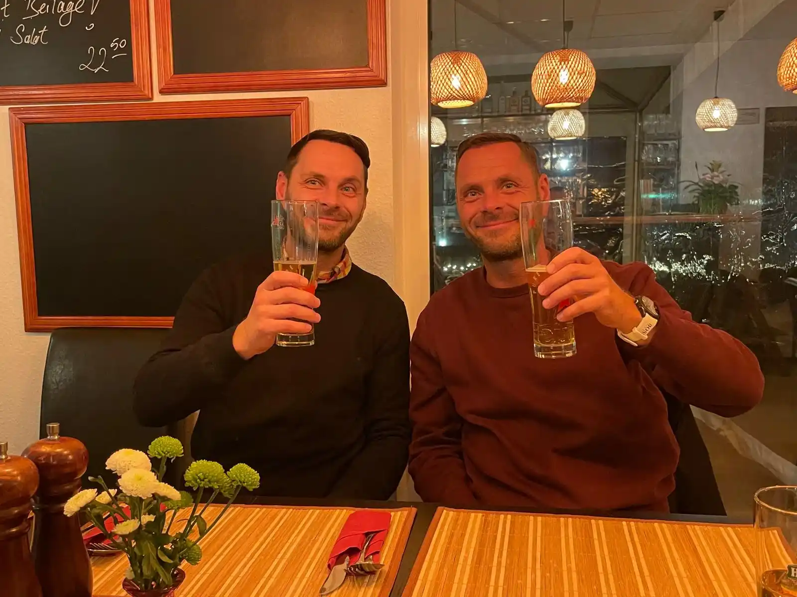 Gäste genießen die Atmosphäre im Carpe Diem